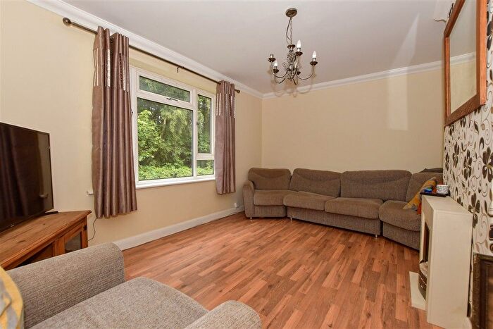 3 Bedroom Semi-Detached House For Sale In Beaufighter Road, West Malling, Kent, ME19