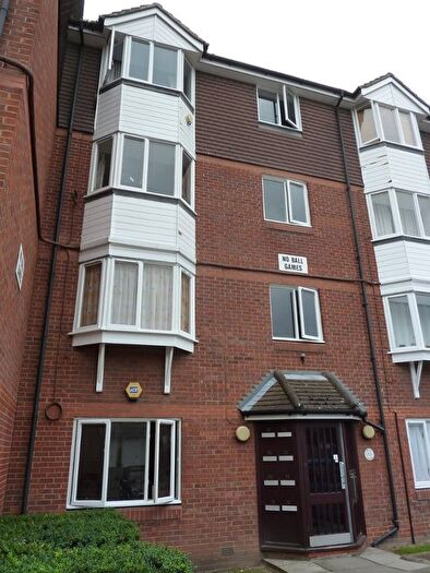 2 Bedroom Flat To Rent In Weald Close, London, SE16