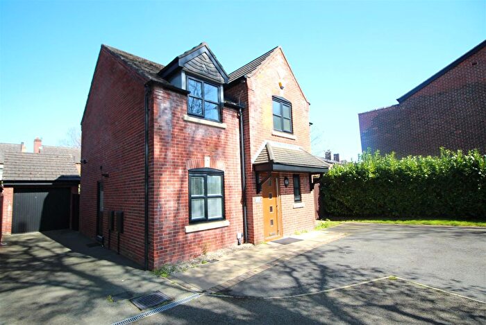 4 Bedroom Detached House For Sale In Viscount Drive, Middleton, Manchester, M24