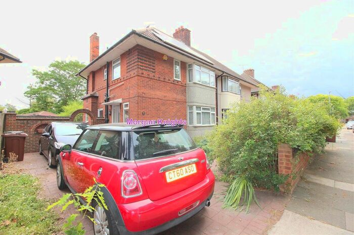 4 Bedroom Terraced House To Rent In Thicket Grove, Dagenham, RM9