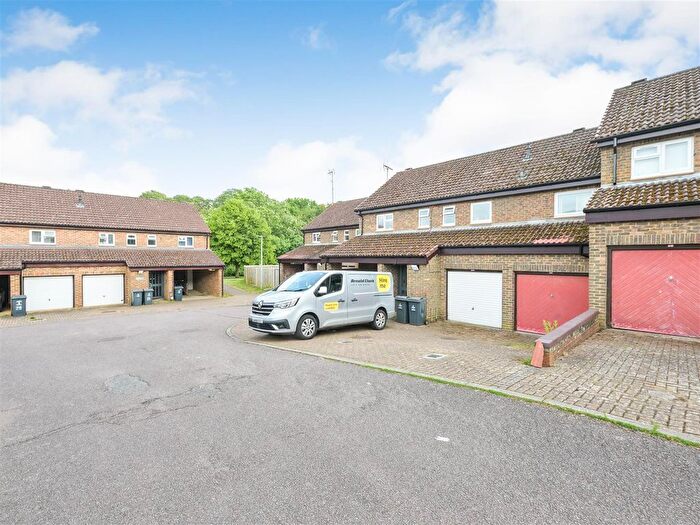 1 Bedroom Flat For Sale In Lapwing Rise, Stevenage, SG2