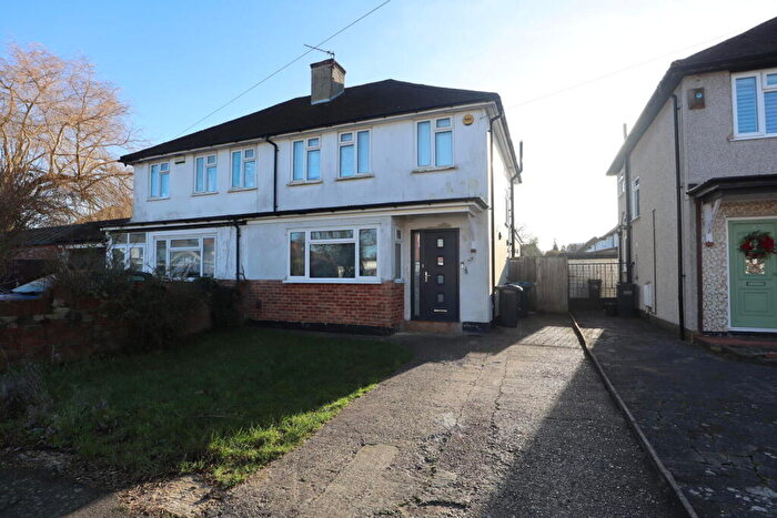 3 Bedroom Semi Detached House For Sale In The Crossways, Coulsdon, CR5