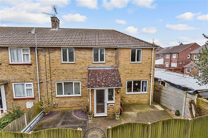4 Bedroom End Terrace House For Sale In St. Peter's Court, Faversham, Kent, ME13