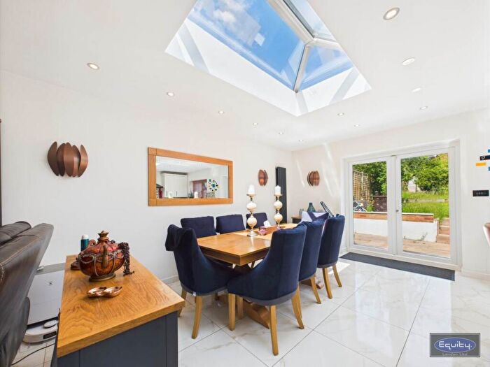 5 Bedroom House To Rent In Blackfen Road, Sidcup, Kent, DA15