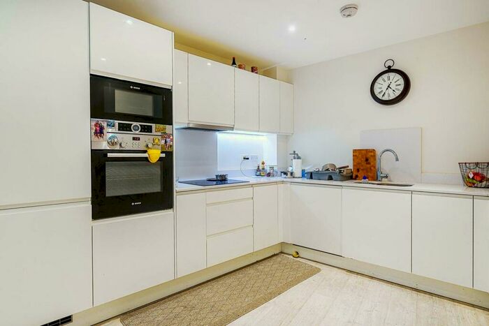 2 Bedroom Flat To Rent In Royal Court, Harrow, Stanmore, HA7