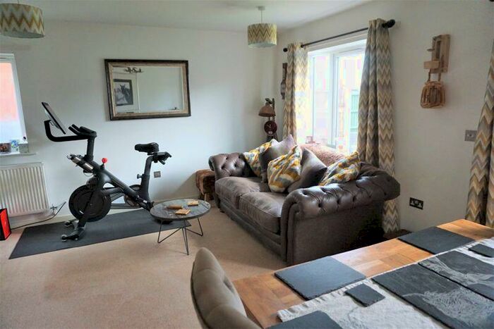 3 Bedroom Semi-Detached House For Sale In Wentworth Avenue, Preston, PR4
