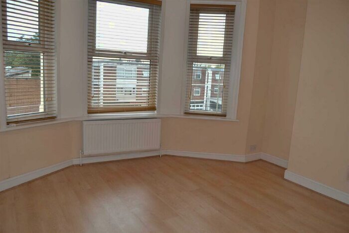 2 Bedroom Flat To Rent In High Road, North Finchley, N12
