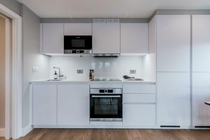 1 Bedroom Flat To Rent In Pavilion Court, NW3