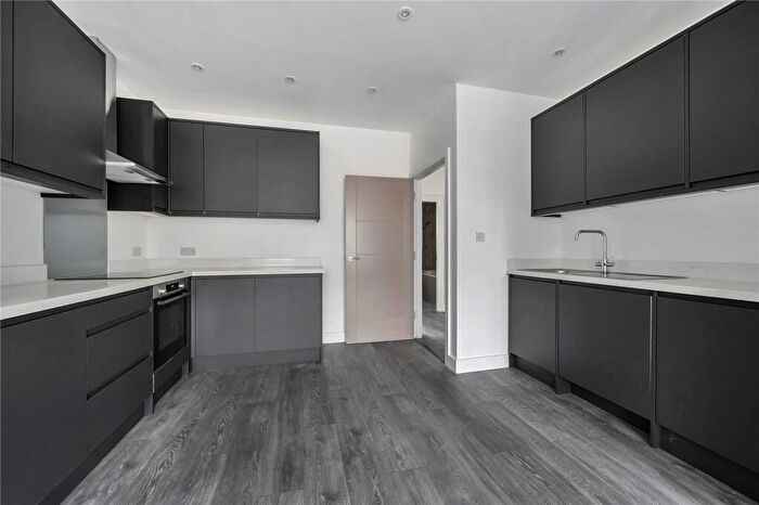 2 Bedroom Flat To Rent In The Broadway, St. Peters Street, St. Albans, Hertfordshire, AL1
