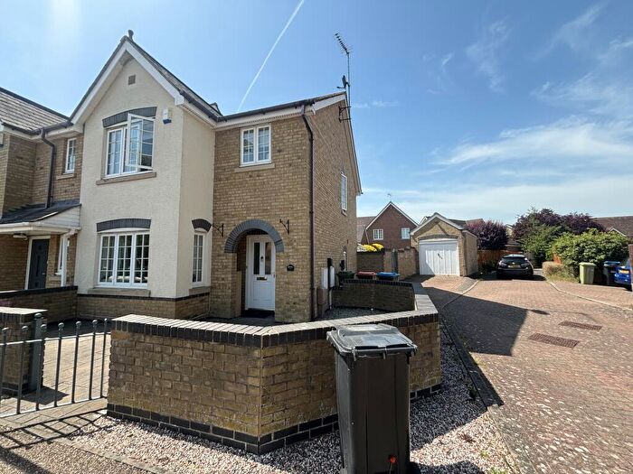 3 Bedroom Semi Detached House To Rent In Raglan Drive, MK4