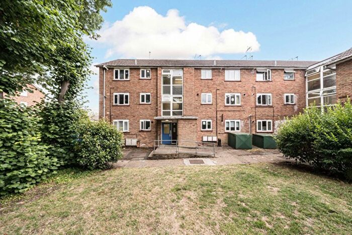 1 Bedroom Flat To Rent In Victoria Grove, North Finchley, N12