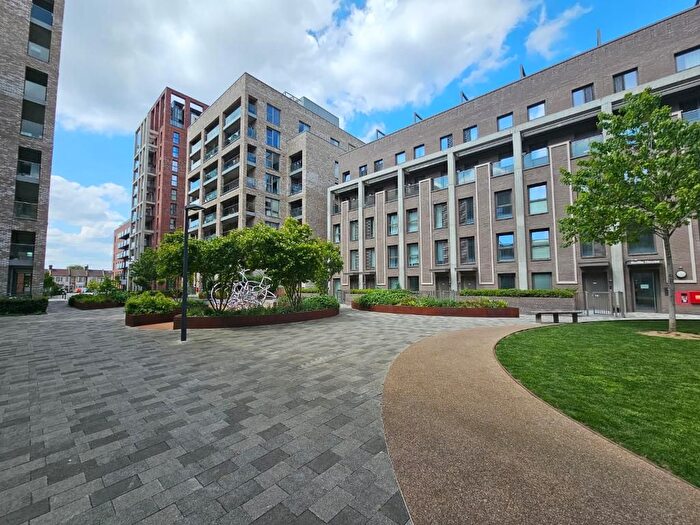 1 Bedroom Flat To Rent In Shipbuildway, London, Newham, E13