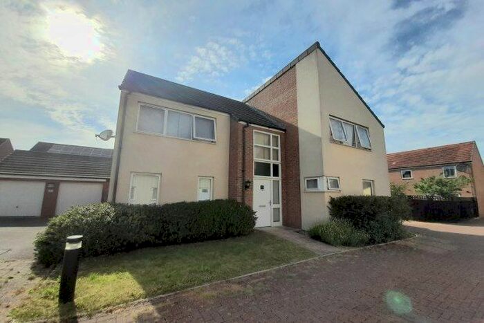 4 Bedroom Detached House To Rent In Broughton, Milton Keynes, MK10