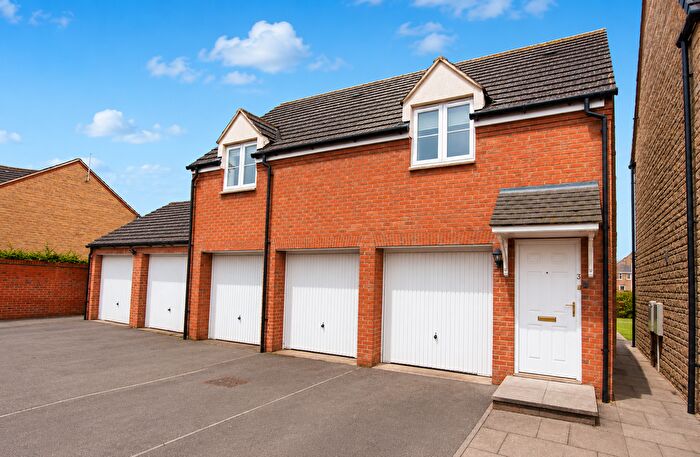 2 Bedroom Coach House For Sale In Sir Henry Jake Close, Banbury, OX16