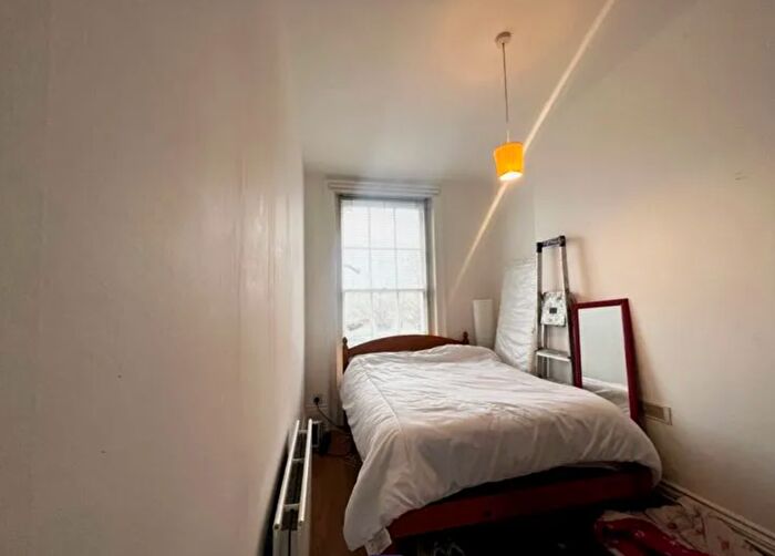 2 Bedroom Flat To Rent In Lorrimore Square, London, SE17