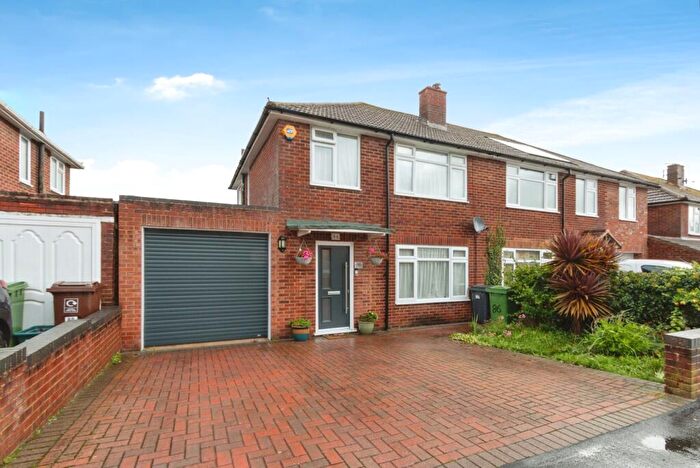 4 Bedroom Semi Detached House For Sale In Elmwood Way, Basingstoke, Hampshire, RG23