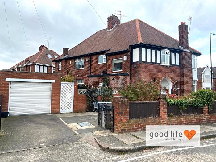 3 Bedroom Semi-Detached House For Sale In Thornholme Road, Thornhill, Sunderland, SR2