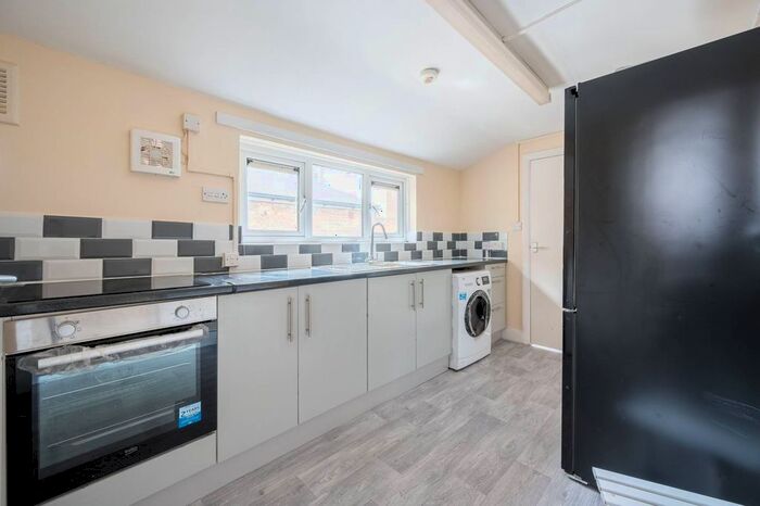1 Bedroom Flat To Rent In Burchell Road, Peckham, London, SE15