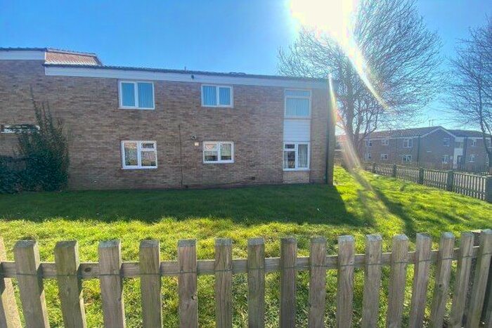 2 Bedroom Flat To Rent In Frensham Close, Chelmsley Wood, Birmingham, B37