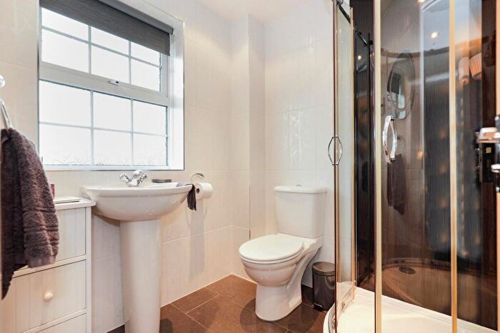 3 Bedroom Semi-Detached House For Sale In The Avenue, Harrogate, HG1