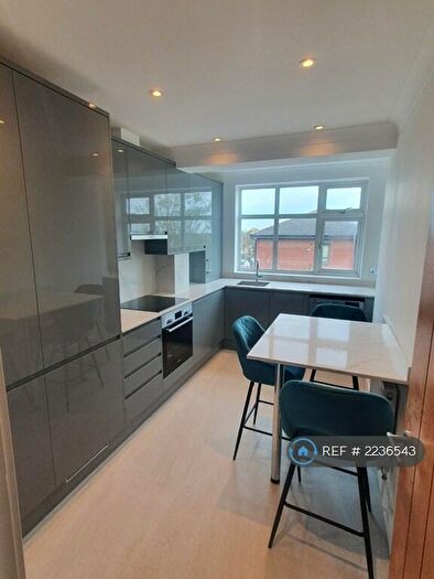 2 Bedroom Flat To Rent In Cardrew Court, London, N12