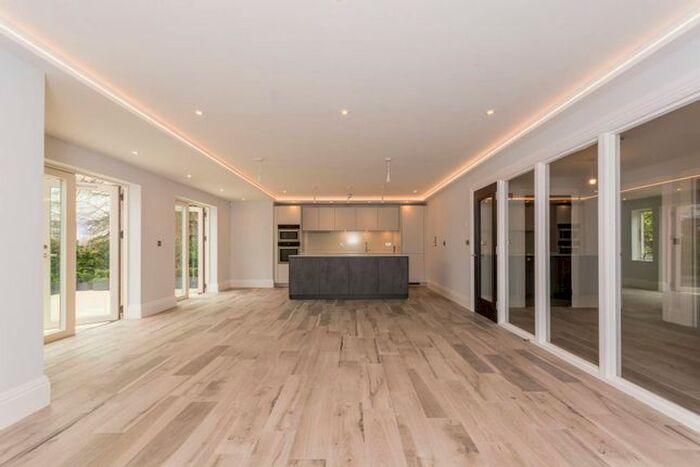 2 Bedroom Flat To Rent In Chantry Point, Guildford, GU1