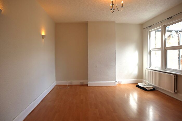 2 Bedroom Flat To Rent In High Street Colliers Wood, Colliers Wood, SW19