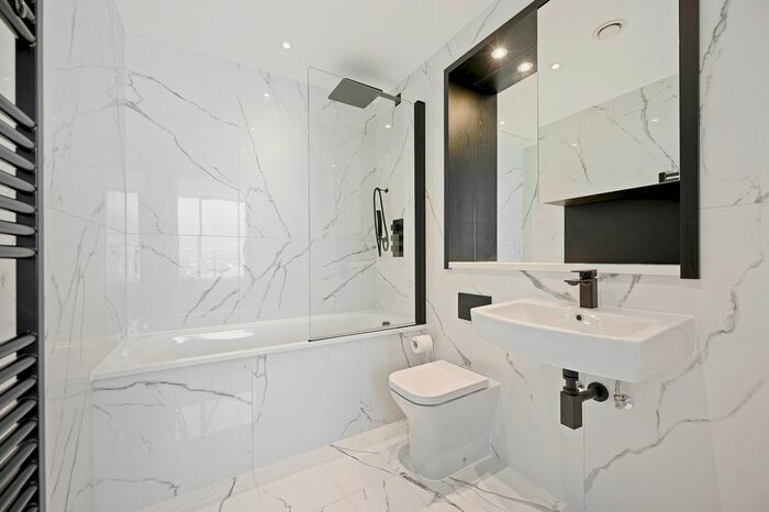 2 Bedroom Flat To Rent In Hanger Lane, London, W5