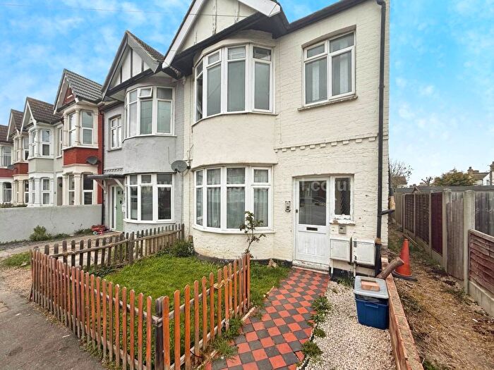 1 Bedroom Flat To Rent In Central Avenue, Southend On Sea, SS2