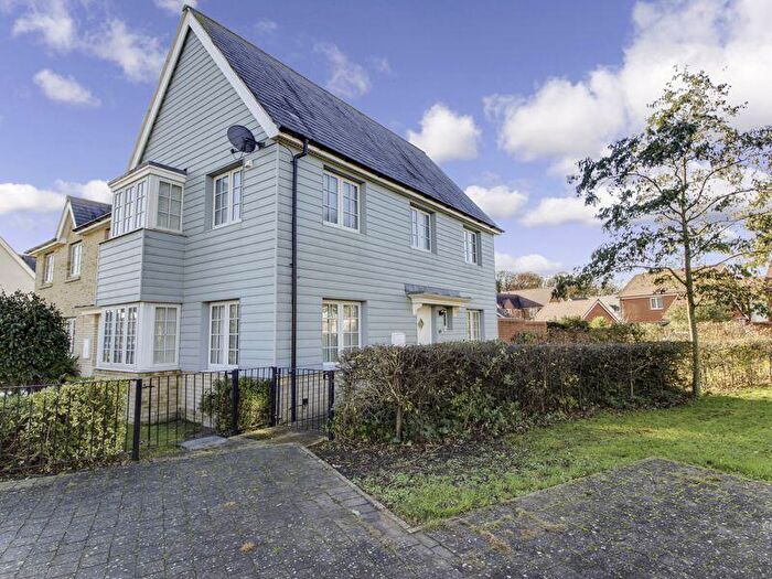 3 Bedroom Semi-Detached House To Rent In Hogsden Leys, Loves Farm, St. Neots, PE19