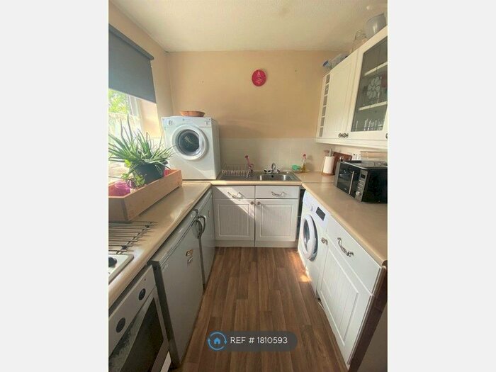 1 Bedroom Flat To Rent In Shafter Road, Dagenham, RM10