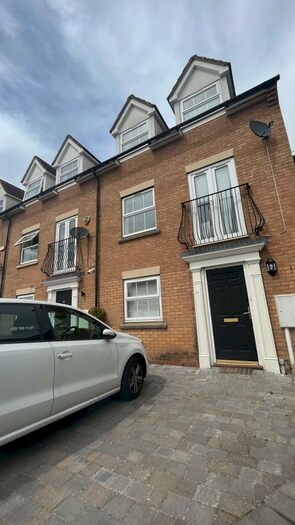 4 Bedroom House To Rent In Breezehill, Wootton, Northampton, NN4