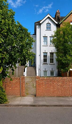 Studio To Rent In Croydon Road, London, SE20