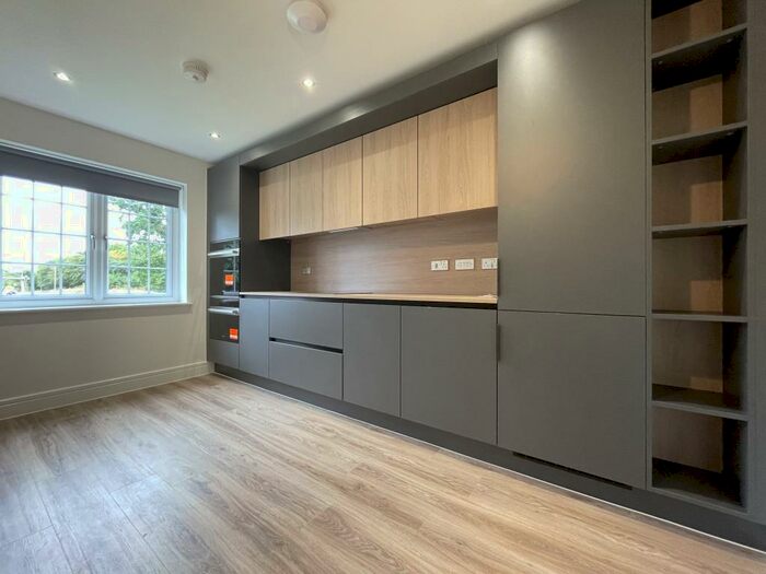 3 Bedroom House To Rent In Doherty Close, Warwick, CV34