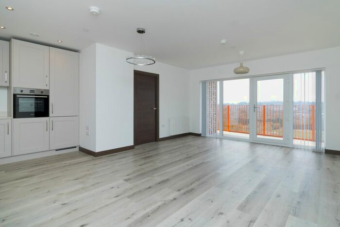 2 Bedroom Flat To Rent In Leander Heights, Springfield Park, Maidstone, ME14