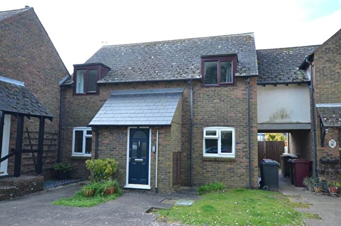 2 Bedroom Flat To Rent In St Peters Crescent, Selsey, PO20