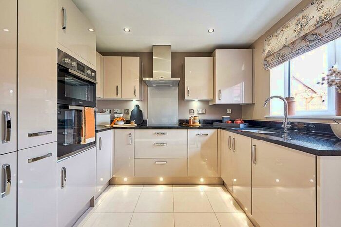 2 Bedroom End Of Terrace House For Sale In Banbury Road, Warwick, Warwickshire, CV34