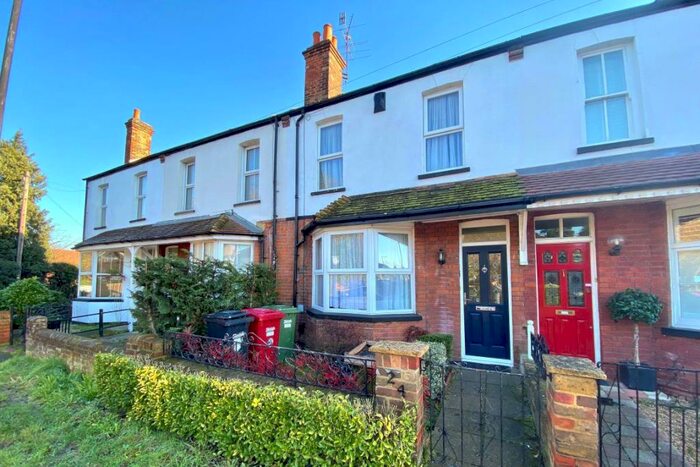 2 Bedroom House To Rent In Middlegreen Rd, SL3