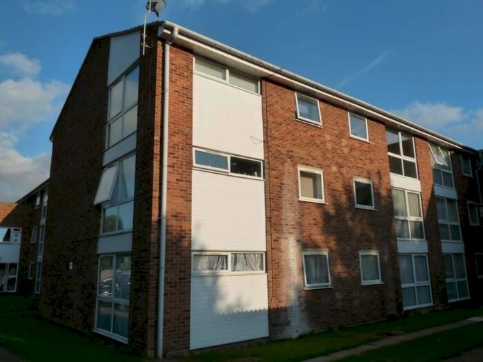 2 Bedroom Flat To Rent In All Saints Close, London N9