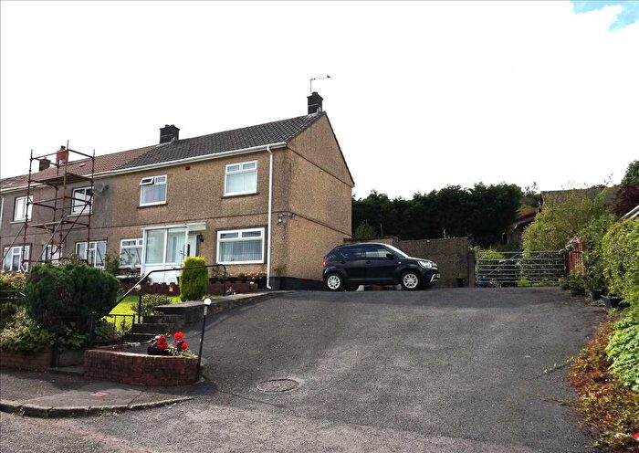 3 Bedroom Semi-Detached House For Sale In Beidir Non, Llannon, Llanelli, SA14