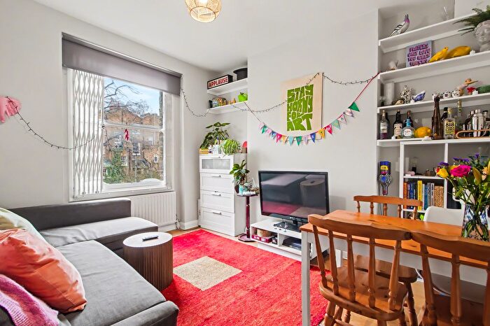 2 Bedroom Flat For Sale In Caledonian Road, Islington, N1