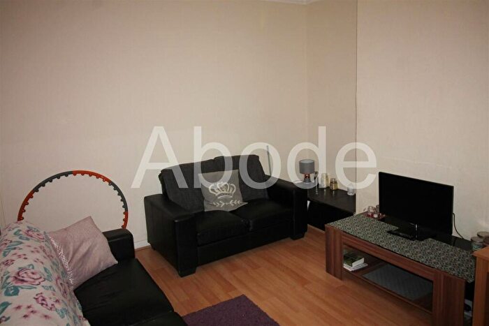 2 Bedroom House To Rent In Harold View, Hyde Park, Leeds, LS6