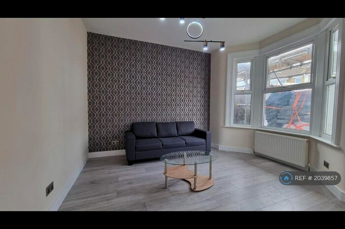 4 Bedroom Terraced House To Rent In Livingstone Road, London, E17