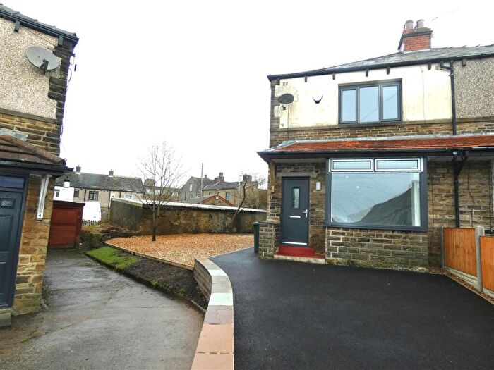 3 Bedroom Semi-Detached House To Rent In Woodlands Avenue, Queensbury, Bradford, BD13