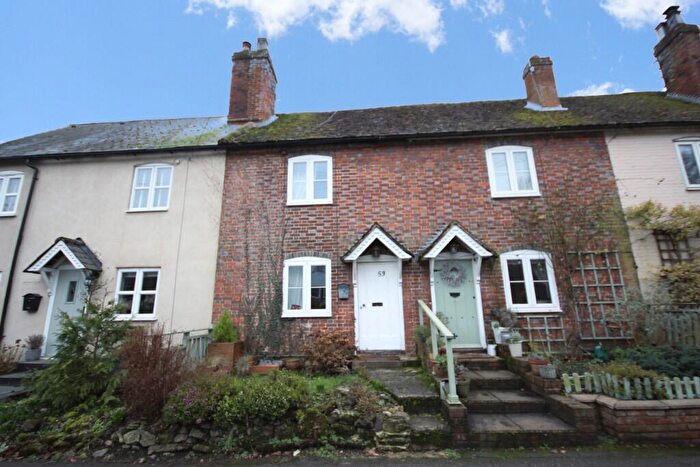 2 Bedroom Cottage For Sale In Old Road, Wateringbury, ME18