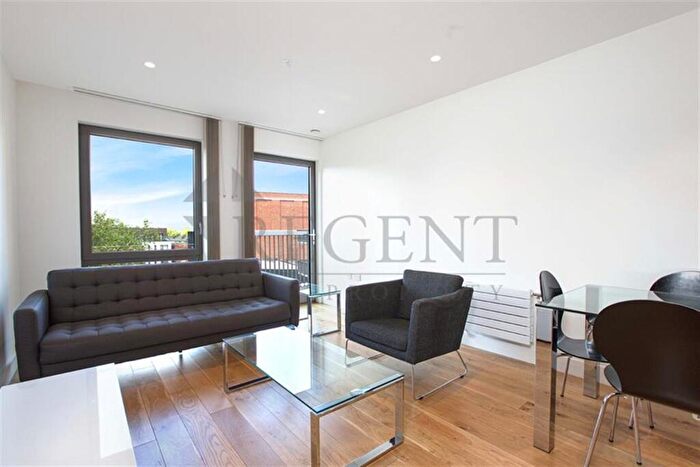 1 Bedroom Apartment To Rent In Axis Apartments, Shoreditch, E1