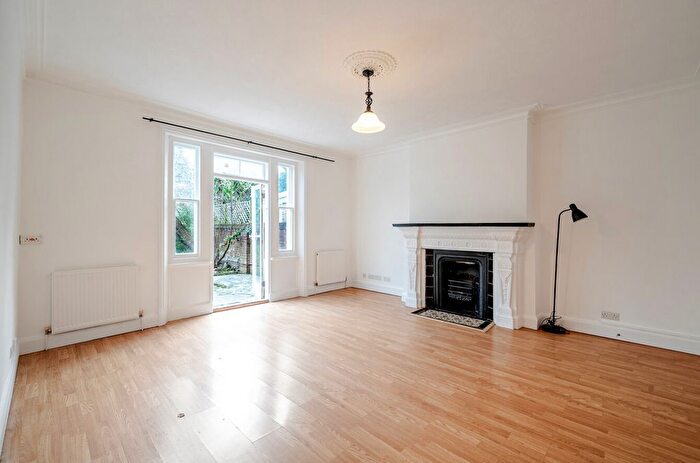 2 Bedroom Flat To Rent In Quex Road, West Hampstead, London, NW6