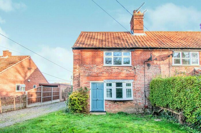 2 Bedroom End Of Terrace House To Rent In The Street, Ringland, NR8