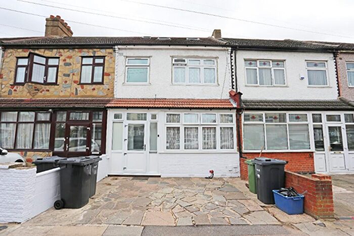 5 Bedroom Terraced House To Rent In Hampton Road, Ilford, London, IG1