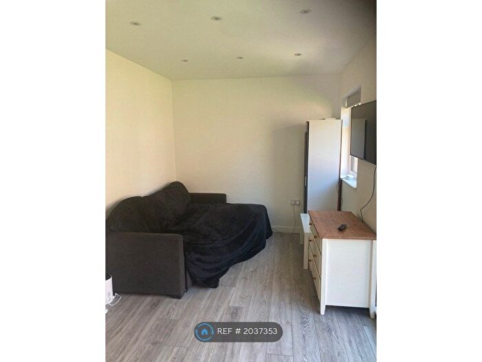 Studio To Rent In Castle Hill, (All Bills Included), DA10